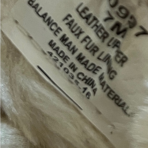 LIKE NEW Minnetonka slippers! - Picture 3 of 3